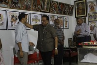 Celebrities pay tributes to Bapu Photos